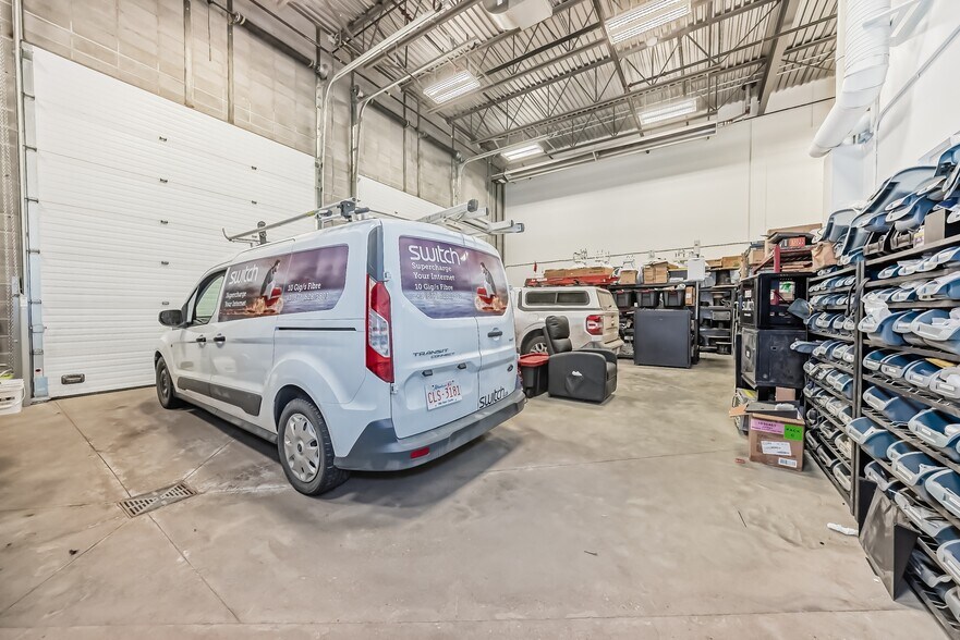 More Photos Of 9040-9058 22nd Ave SW, Edmonton Showroom For Sale