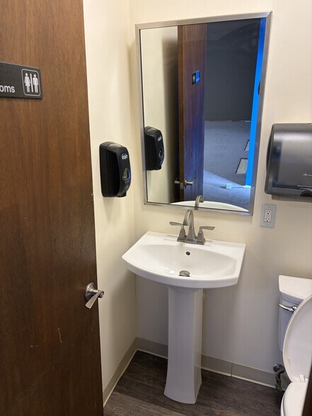 More Photos Of 27051 Southfield Rd, Lathrup Village Freestanding For Sale