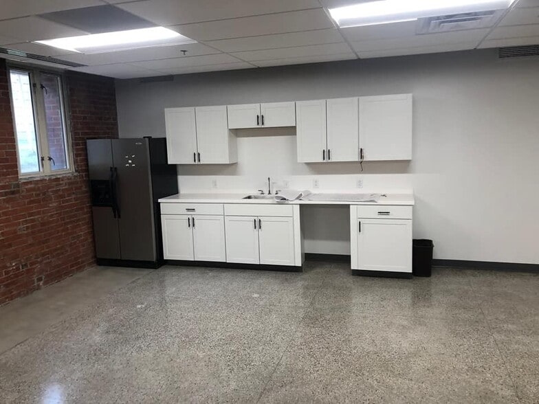 More Photos Of 526 Campbell St, Kansas City Flex For Lease