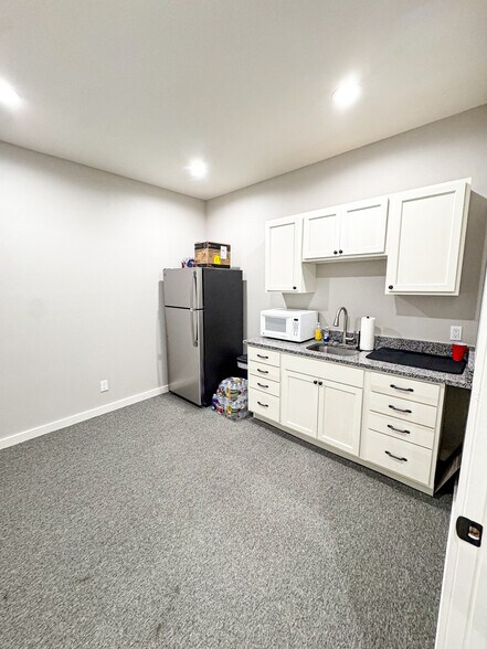 More Photos Of 119 E 2nd St, Hallettsville Office For Lease