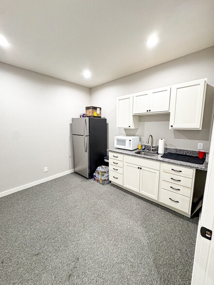 More Photos Of 119 E 2nd St, Hallettsville Office For Lease