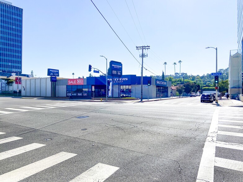 More Photos Of 15960 Ventura Blvd, Encino Storefront For Lease