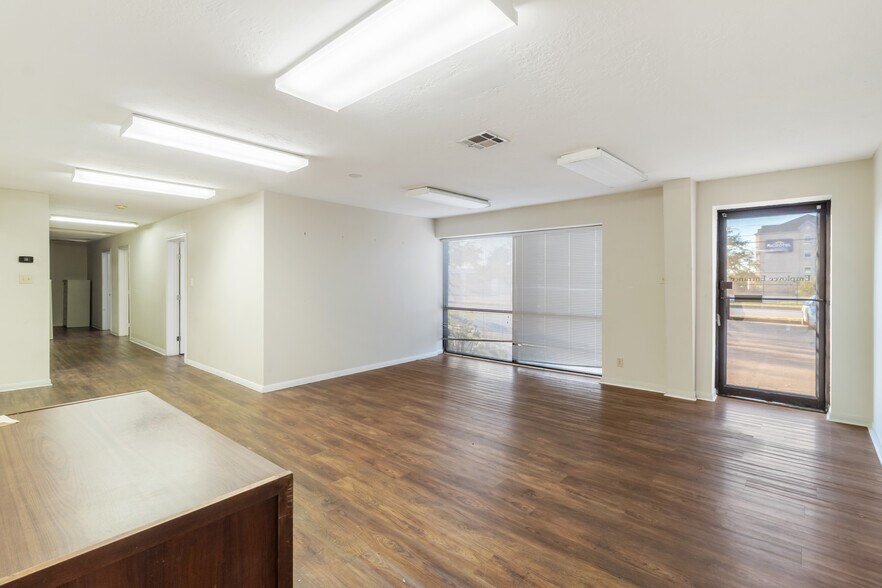 More Photos Of 1902 Pinon Dr, College Station Warehouse For Lease