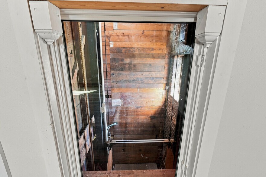 More Photos Of 204 S Broadway, Salisbury Specialty For Sale