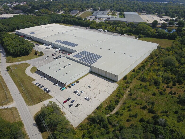 More Photos Of 13201 Arrington Rd, Grandview Manufacturing For Lease