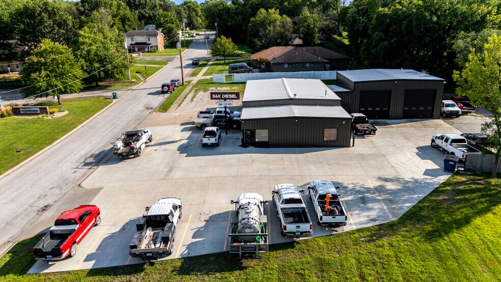 More Photos Of 404 N East St, Paola Auto Repair For Sale