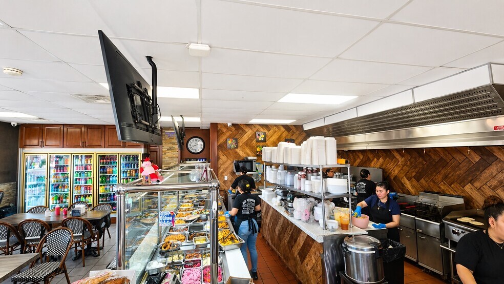 More Photos Of 163-175 Nassau Rd, Roosevelt Freestanding For Sale