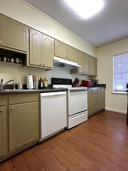 More Photos Of 350 S Pope St, Athens Multifamily For Sale