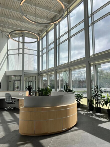 More Photos Of 5 Omni Way, Chelmsford Flex For Lease