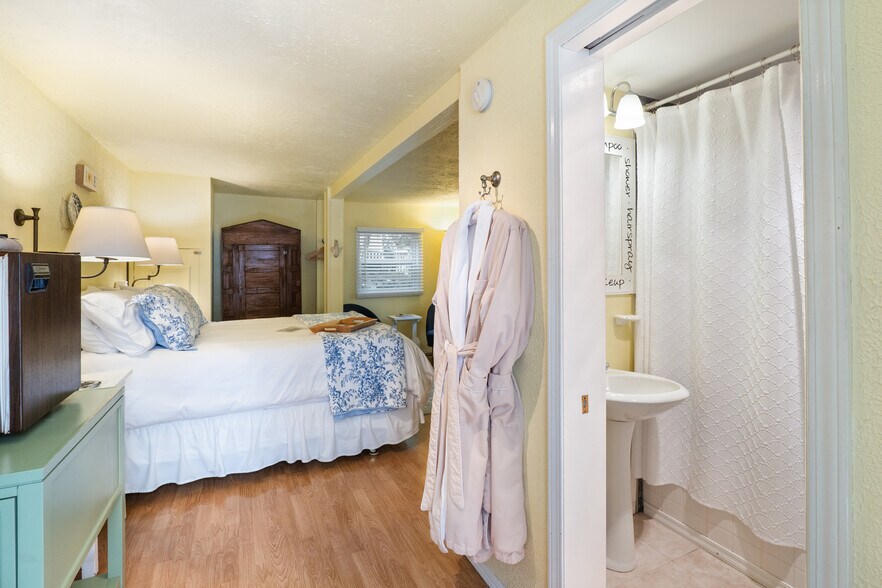 More Photos Of 5 Ojo St, Eureka Springs Hospitality For Sale