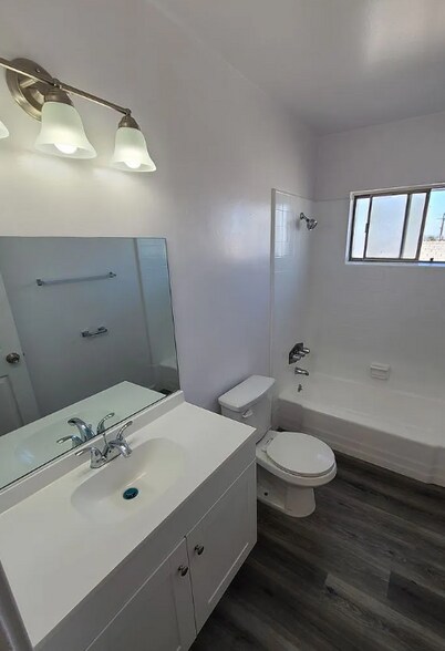 More Photos Of 11936 Grevillea Ave, Hawthorne Apartments For Sale
