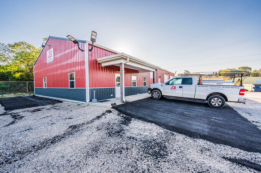 More Photos Of 923 Glen Lily Rd, Bowling Green Office For Sale