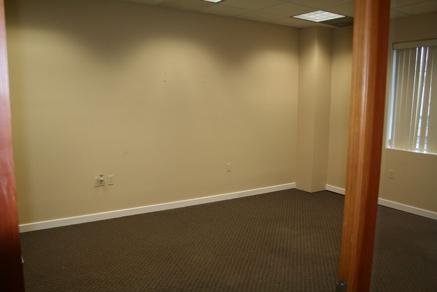 More Photos Of 8390 Terminal Rd, Lorton Flex For Sale