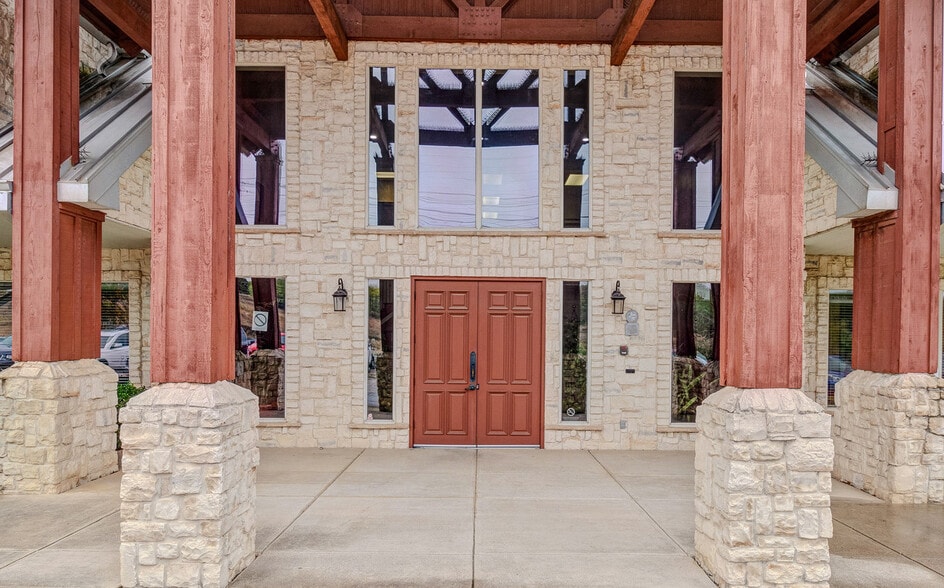 More Photos Of 8101 Boat Club Rd, Fort Worth Office For Lease