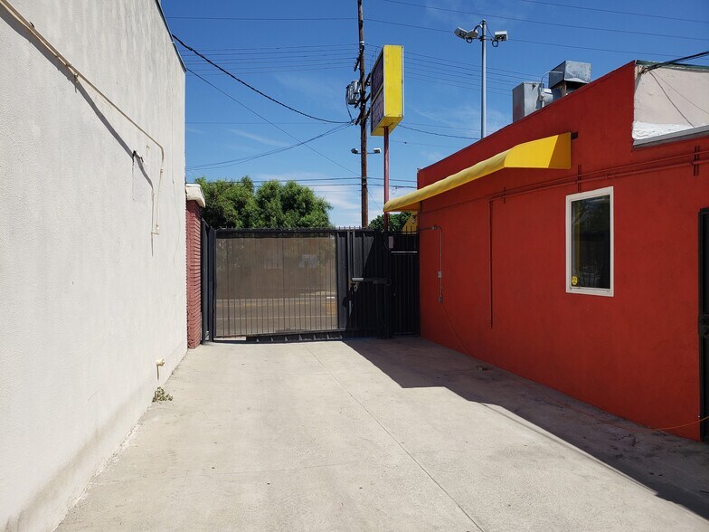 More Photos Of 11111 Wilmington Ave, Los Angeles Storefront Retail Residential For Lease
