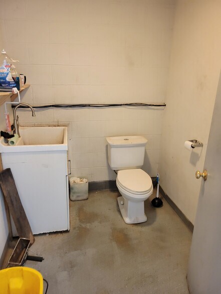 More Photos Of 360 Prospect St, Naugatuck Manufacturing For Lease