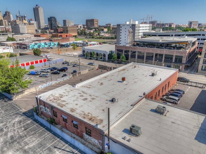 More Photos Of 405 Monroe Ave, Memphis Showroom For Sale