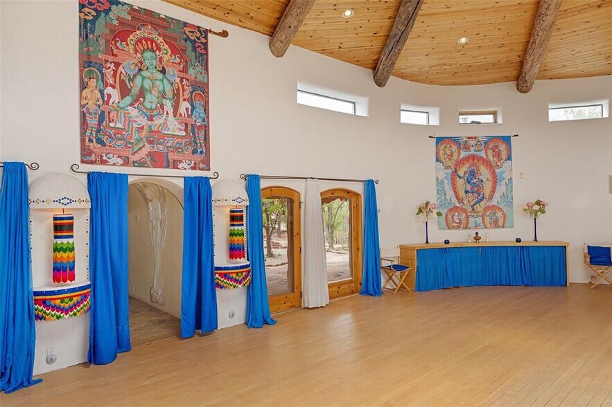 More Photos Of 18 Destierro Trail, Santa Fe Lodge Meeting Hall For Sale