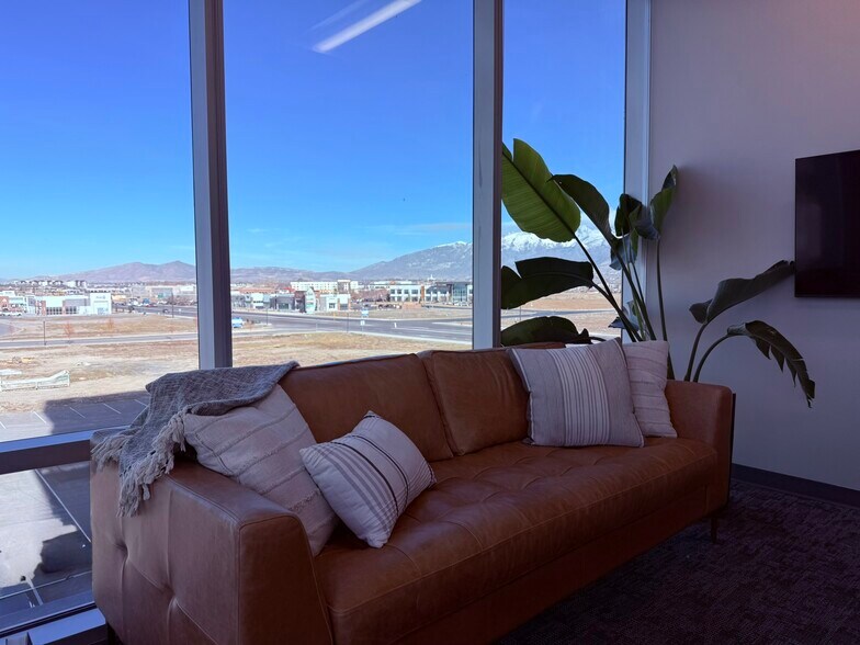 More Photos Of 1064 S North County Blvd, Pleasant Grove Office For Lease