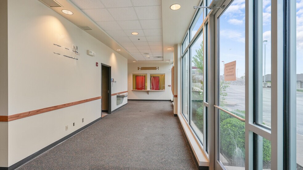 More Photos Of 2265 Bagnell Dam Blvd, Lake Ozark Office For Sale