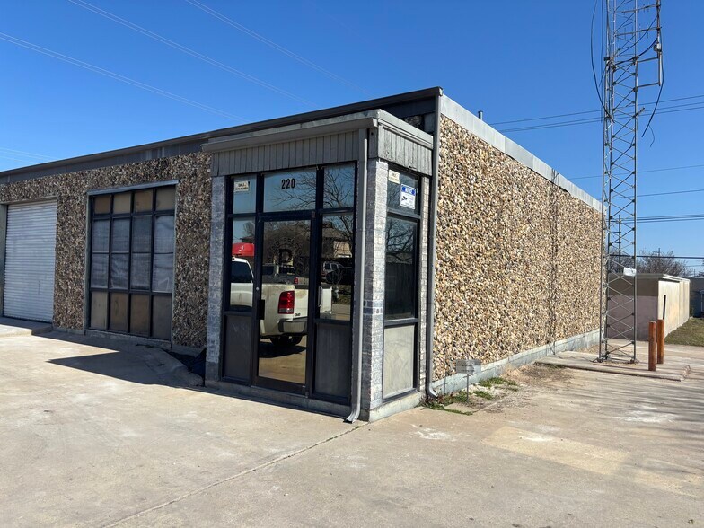 Primary Photo Of 220 Rayburn St, Garland Flex For Lease