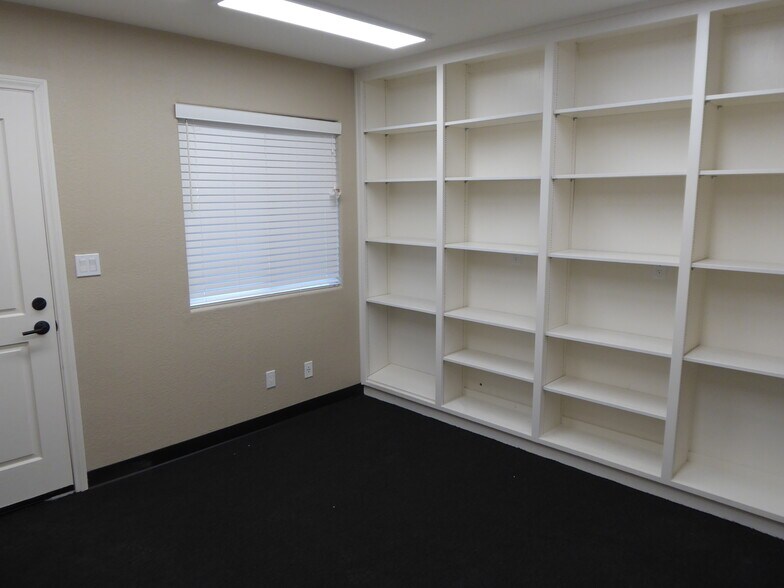 More Photos Of 1540 Pioneer Way, El Cajon Office For Lease