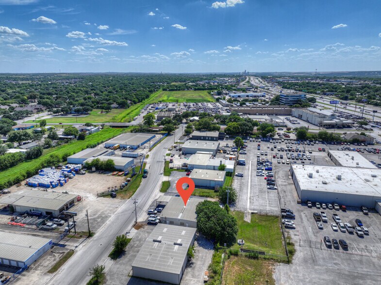 More Photos Of 242 Trade Center Dr, New Braunfels Warehouse For Lease