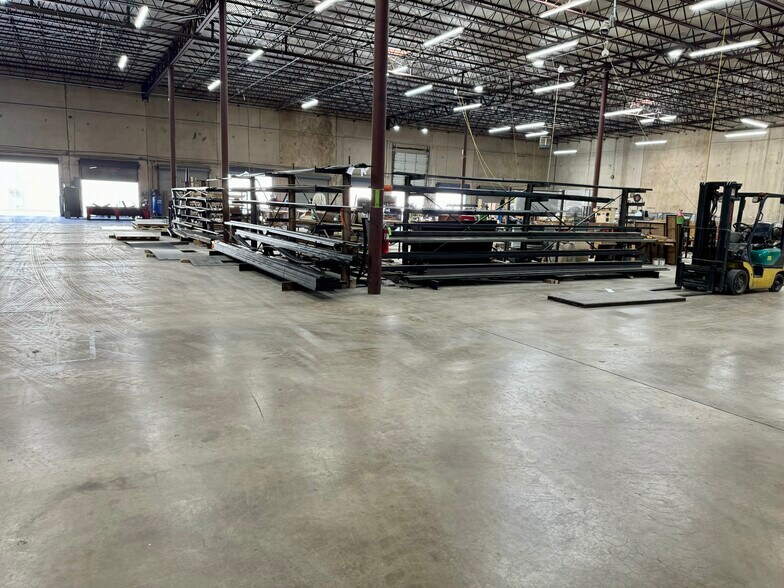 More Photos Of 3505 Garden Brook Dr, Farmers Branch Warehouse For Sale