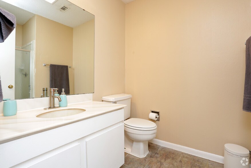 More Photos Of 5660 S Lakeshore Dr, Shreveport Apartments For Sale