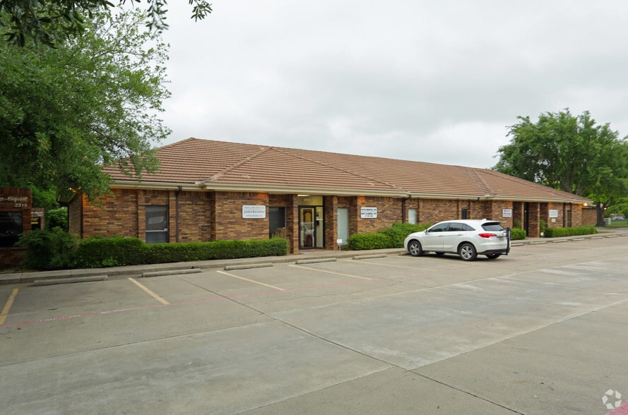 Primary Photo Of 2313 Roosevelt Dr, Dwg Office For Sale