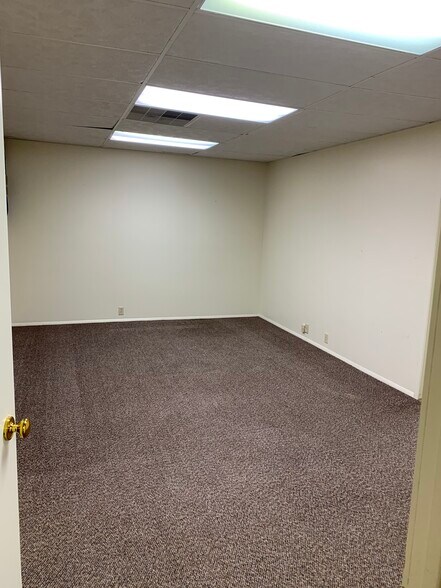 More Photos Of 817 Kilbourne St, Bellevue Medical For Lease