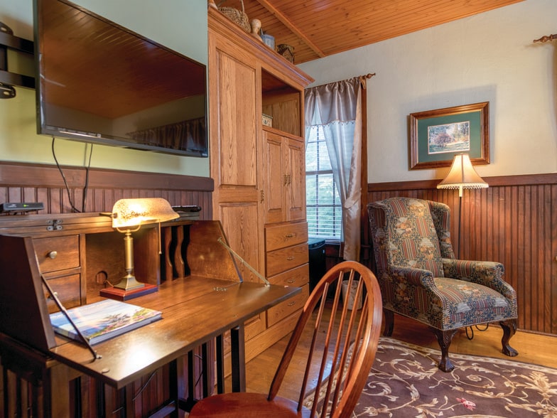 More Photos Of 86 Lily Pad Ln, Flat Rock Hotel For Sale