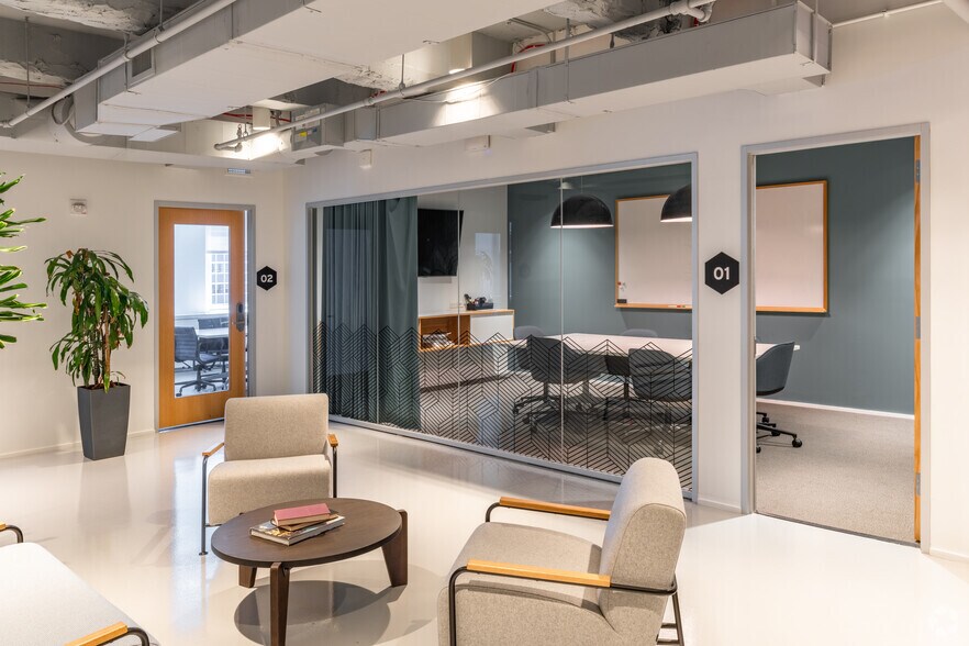 More Photos Of 405 Lexington Ave, New York Coworking Space