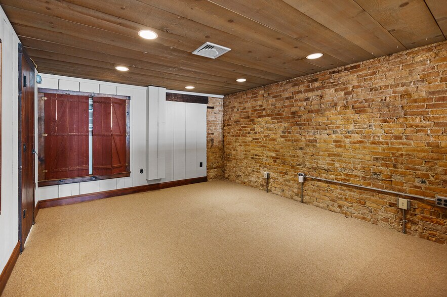 More Photos Of 43 Main St, Clinton Township Storefront For Sale