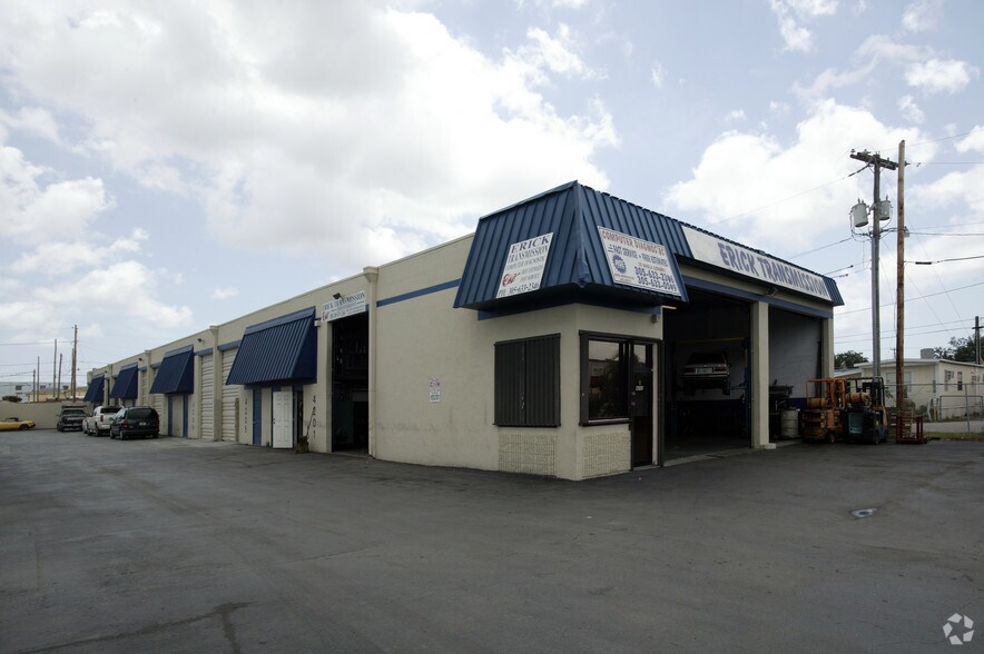 More Photos Of 4201-4237 NW 37th Ave, Miami Warehouse For Lease