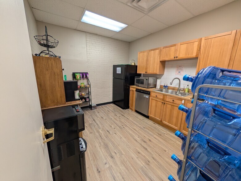 More Photos Of 7 E Cimarron St, Colorado Springs Office For Sale