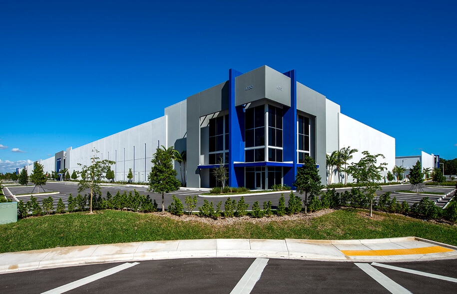More Photos Of 21201 NW 43rd Ave, Miami Gardens Unknown For Lease