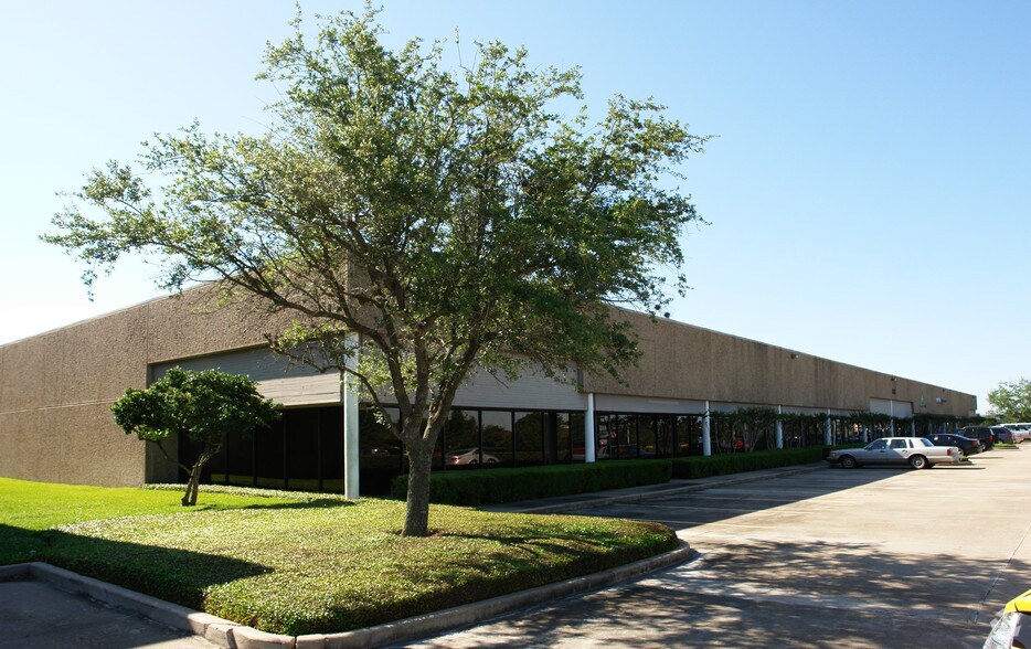 More Photos Of 505 Julie Rivers Dr, Sugar Land Unknown For Lease