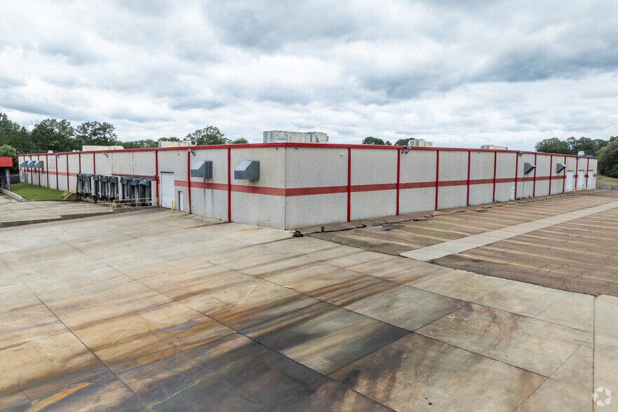 More Photos Of 190 NW Industrial Pky, Jackson Manufacturing For Sale