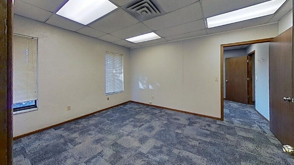 More Photos Of 913 W Holmes Rd, Lansing Medical For Lease