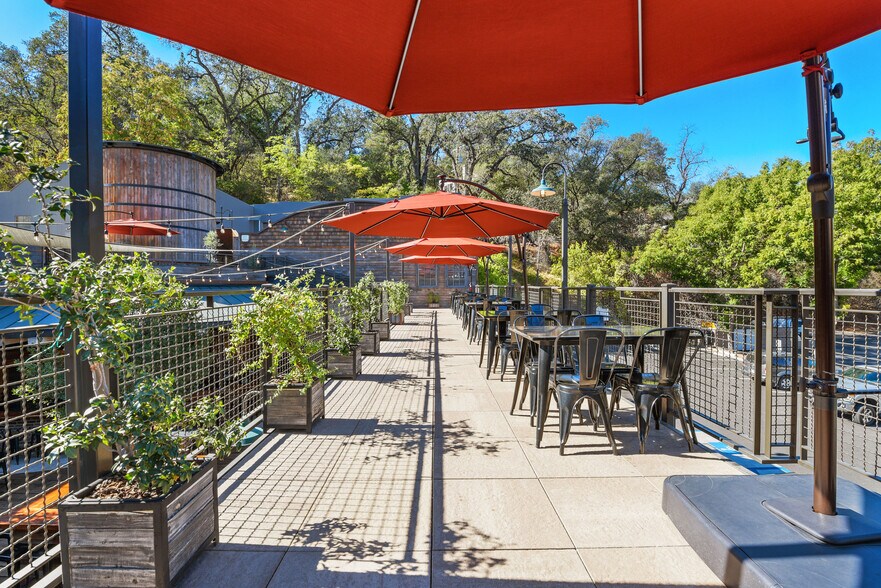 More Photos Of 208 S Green St, Sonora Restaurant For Sale