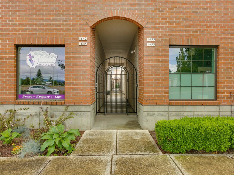 More Photos Of 1647 NE Market Dr, Fairview Apartments For Sale