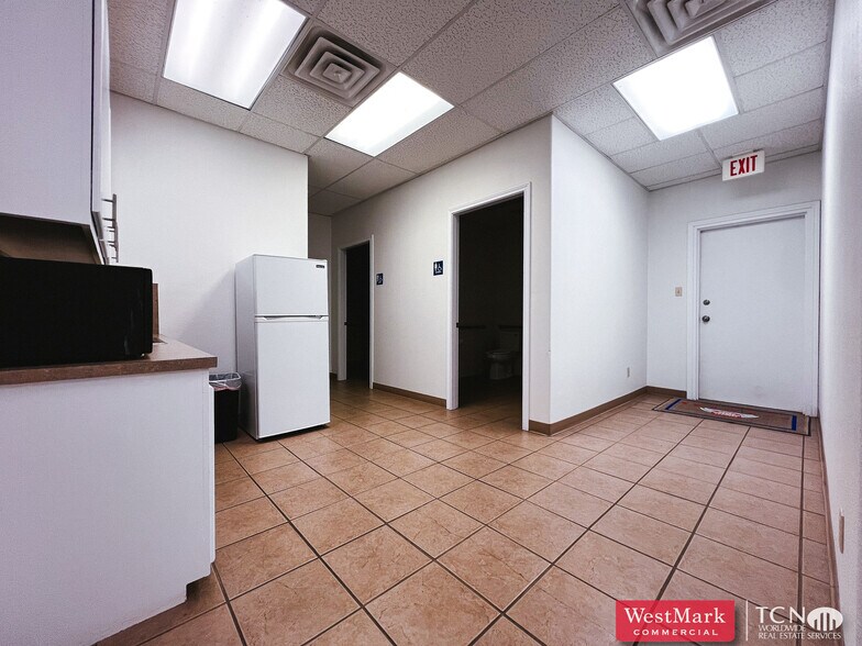 More Photos Of 6603 Utica Ave, Lubbock Office For Sale