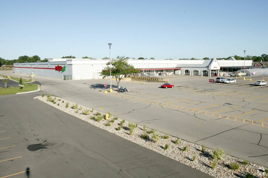 Primary Photo Of 550 Baldwin St, Jenison Supermarket For Lease
