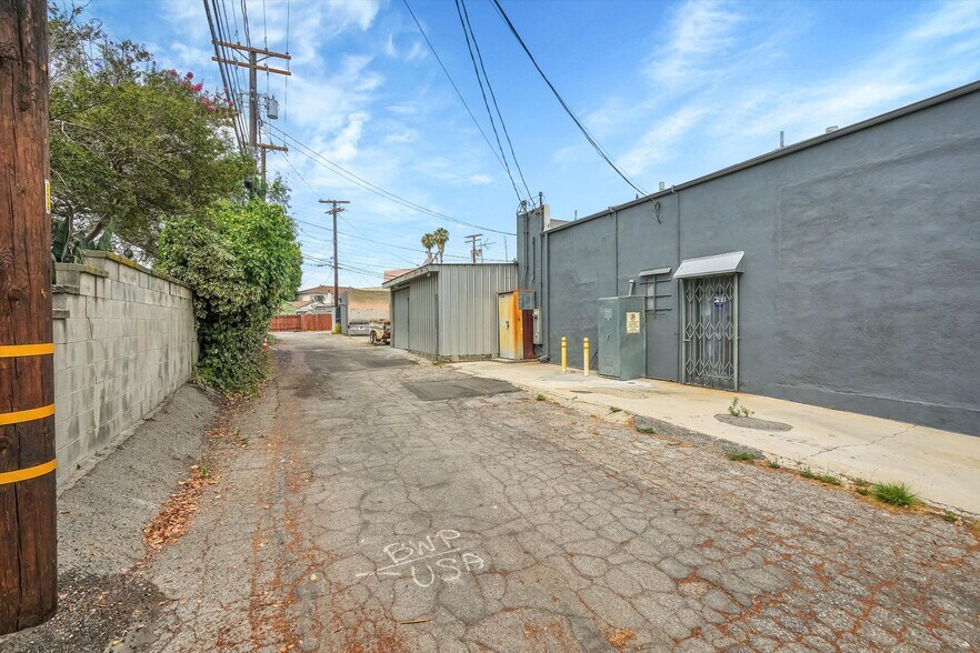 More Photos Of 4204 W Burbank Blvd, Burbank General Retail For Sale