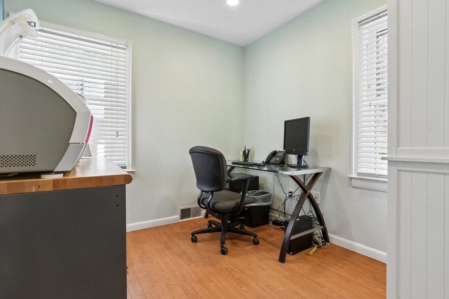 More Photos Of 65 Sachem St, Norwich Medical For Sale