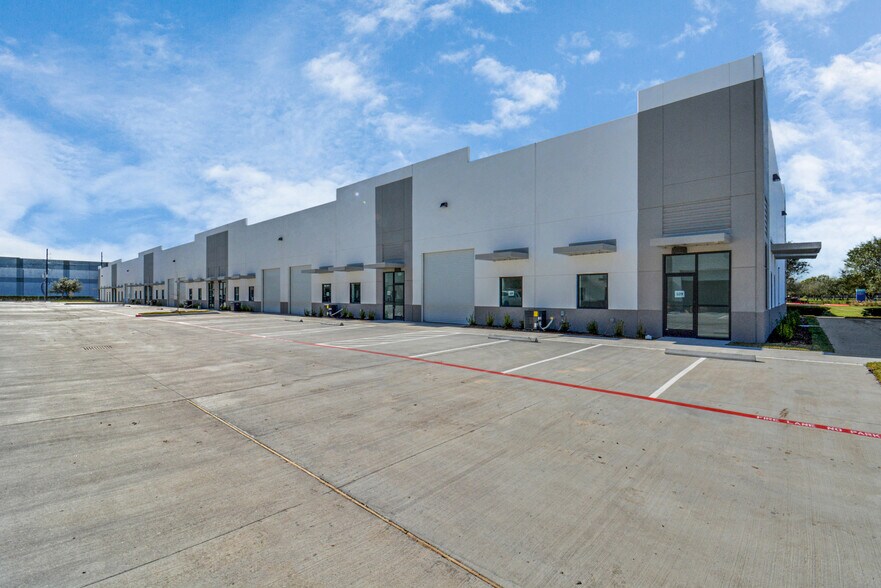 More Photos Of 12425 W Airport Blvd, Sugar Land Flex For Sale