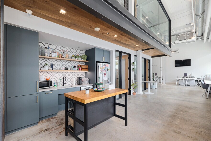 More Photos Of 1800 E 4th St, Austin Multifamily For Sale