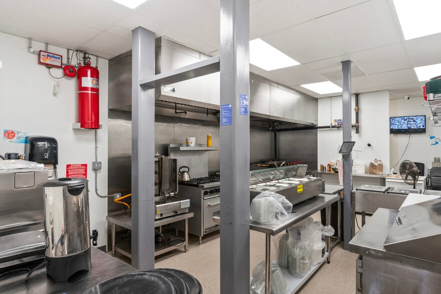 More Photos Of 322-323 W Lee Hwy, Warrenton Freestanding For Lease