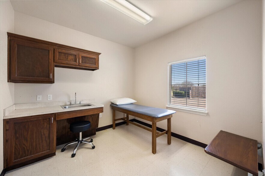More Photos Of 306 Hospital Dr, Corsicana Rehabilitation Center For Sale